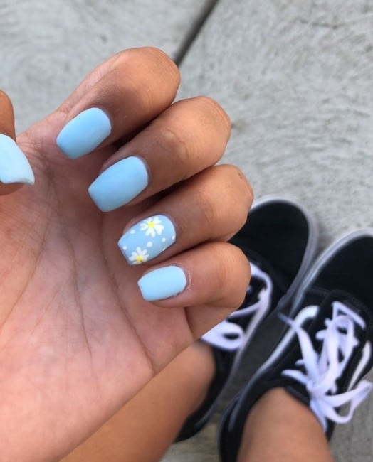 short light blue beach nails 